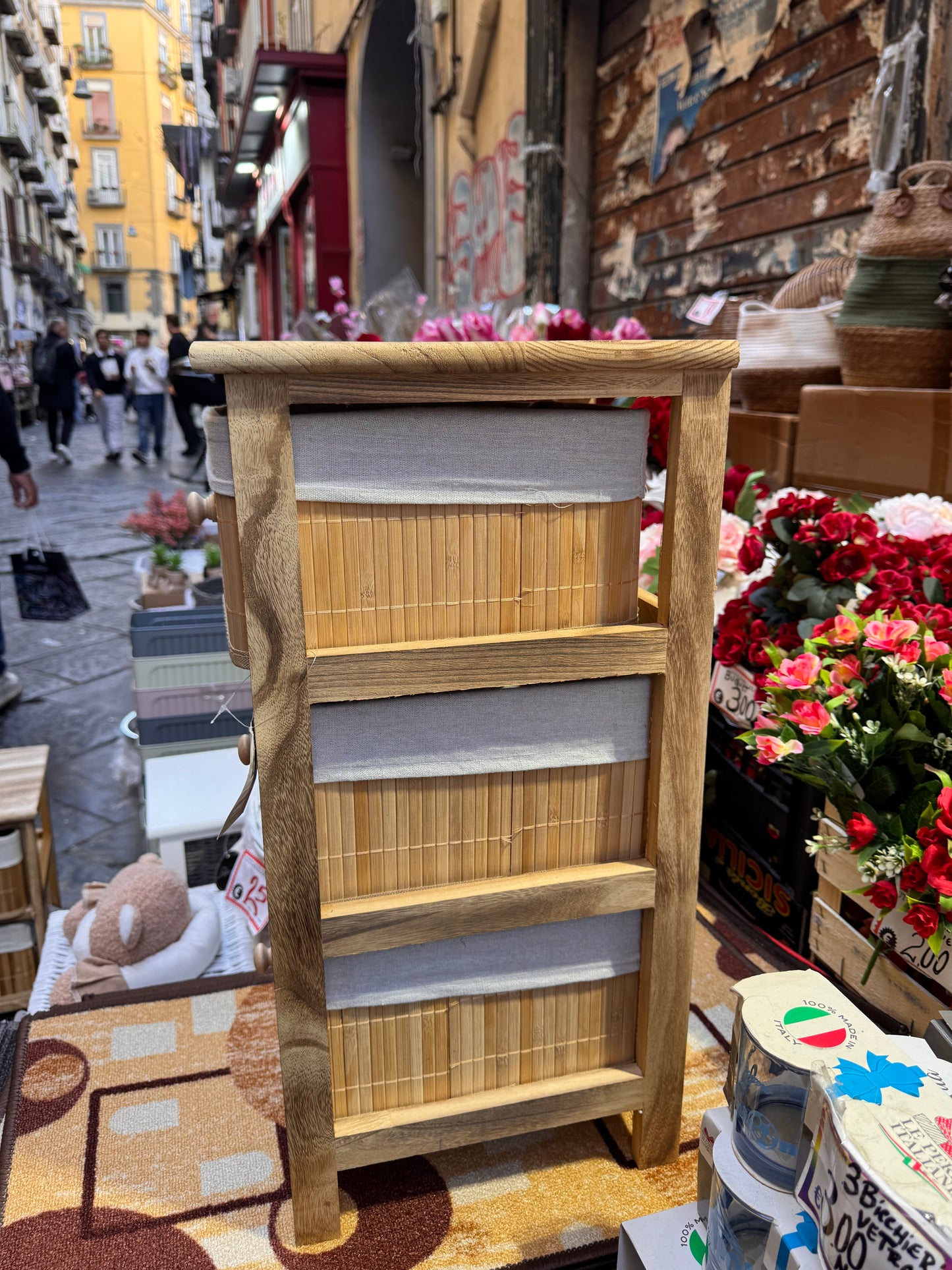 MOBILETTO IN LEGNO CON CASSETTI IN BAMBOO E POLISTIRENE